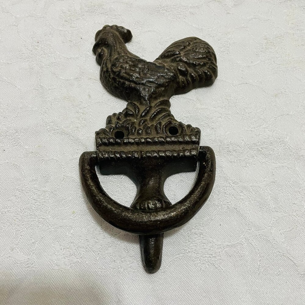 Vtg. Cast Iron Rustic Farmhouse Rooster / Chicken Door Knocker w/ Strike Plate